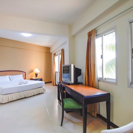 Tinidee Hotel Ранонг Екстериор снимка