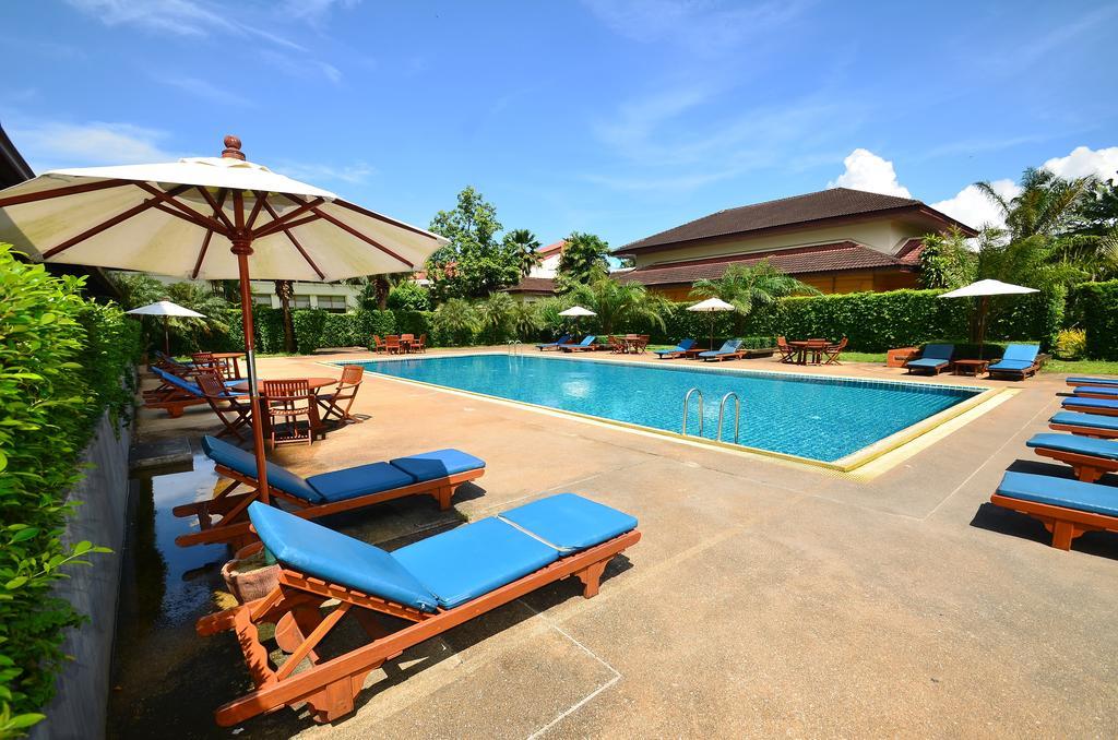 Tinidee Hotel Ранонг Екстериор снимка