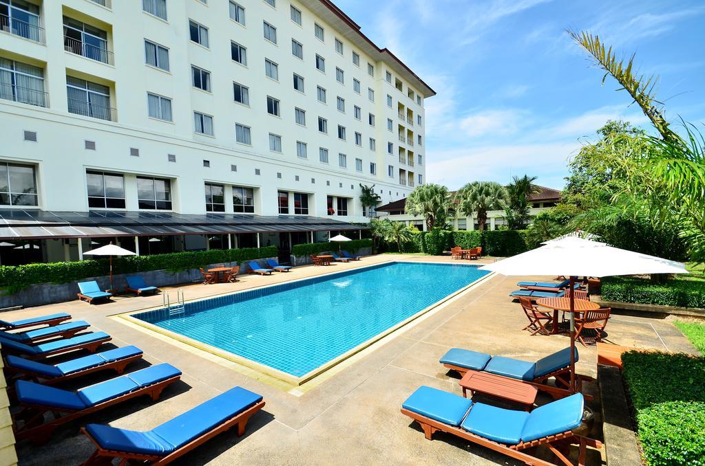 Tinidee Hotel Ранонг Екстериор снимка