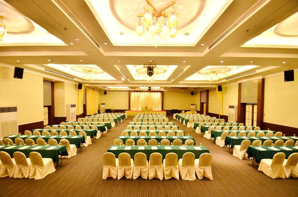 Tinidee Hotel Ранонг Екстериор снимка