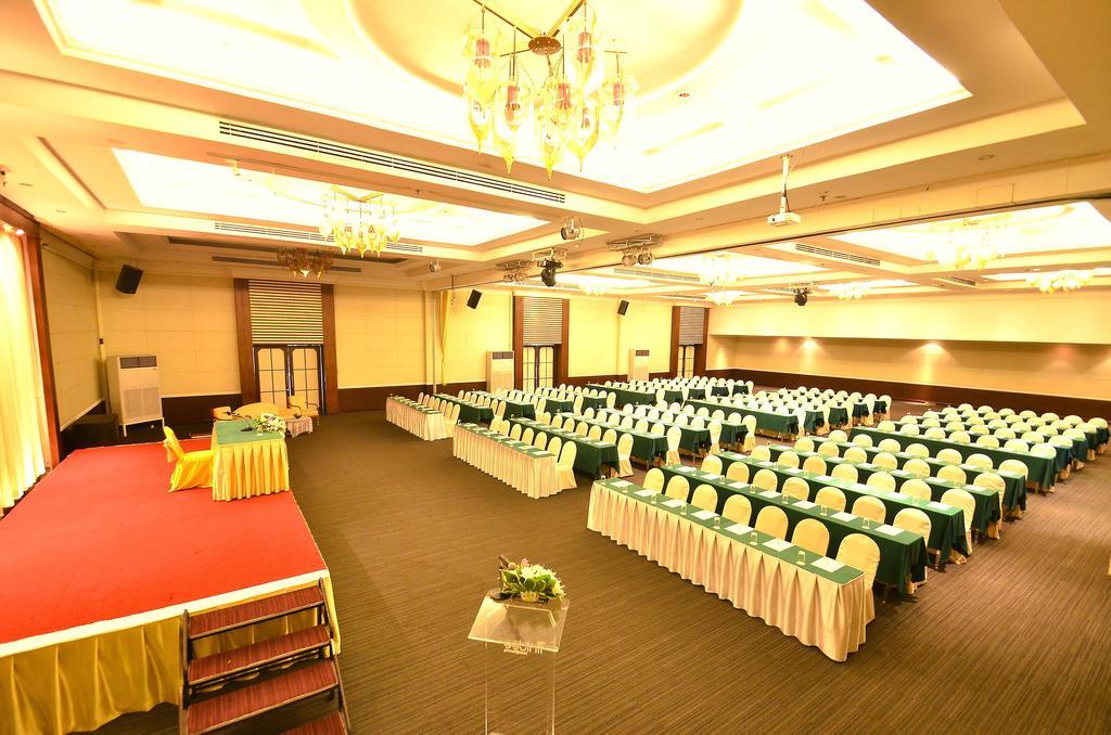 Tinidee Hotel Ранонг Екстериор снимка