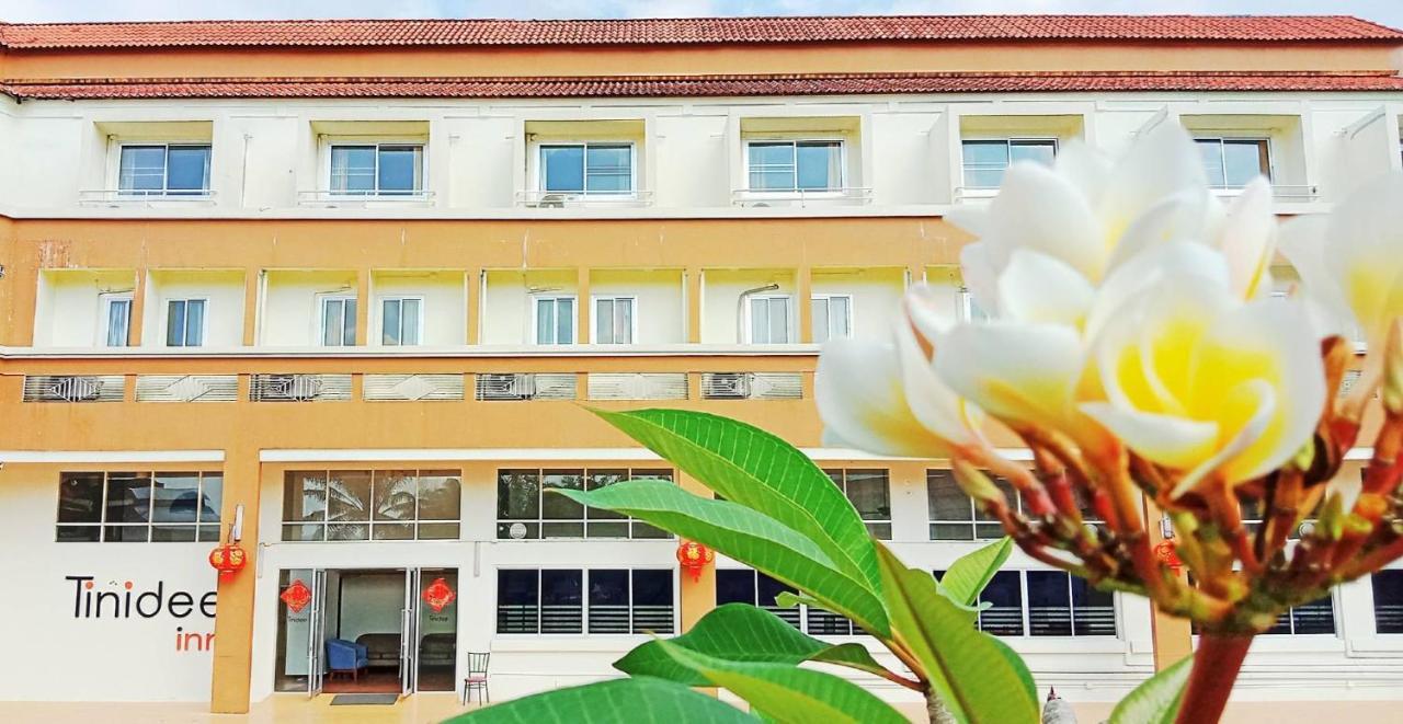 Tinidee Hotel Ранонг Екстериор снимка