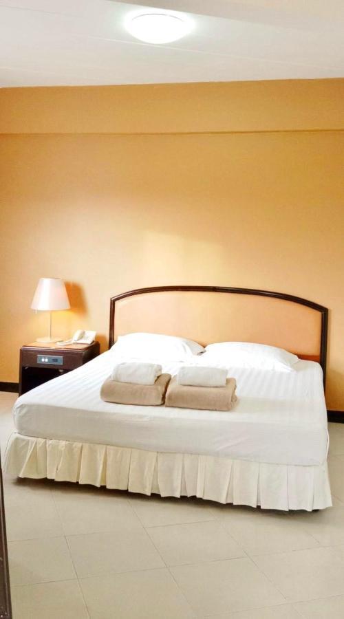 Tinidee Hotel Ранонг Екстериор снимка