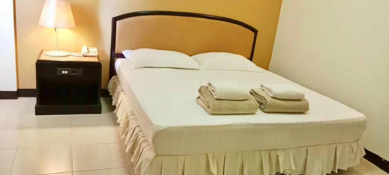Tinidee Hotel Ранонг Екстериор снимка