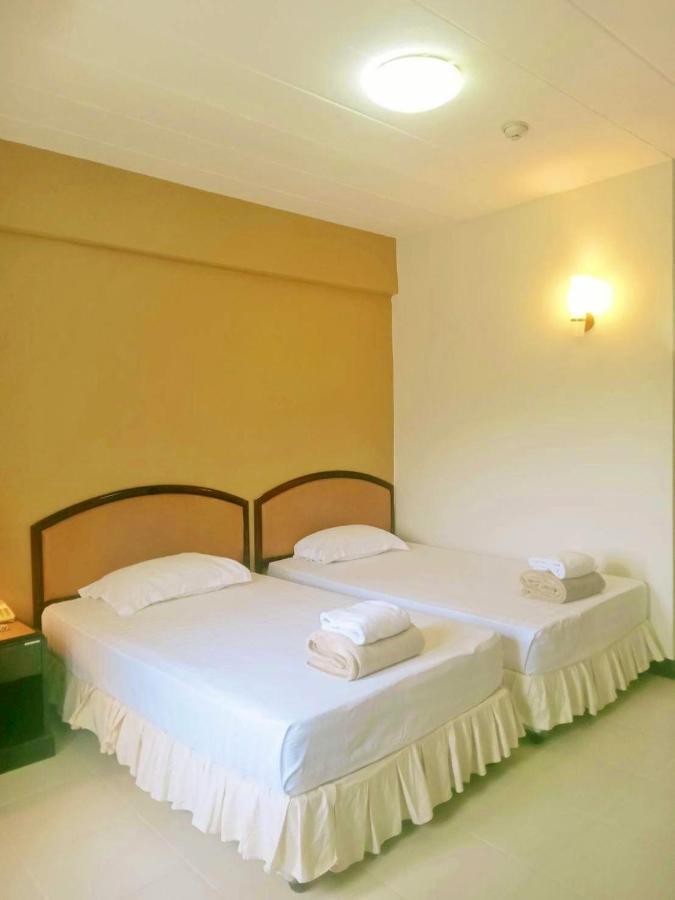 Tinidee Hotel Ранонг Екстериор снимка