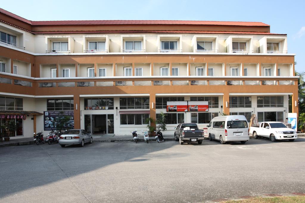 Tinidee Hotel Ранонг Екстериор снимка