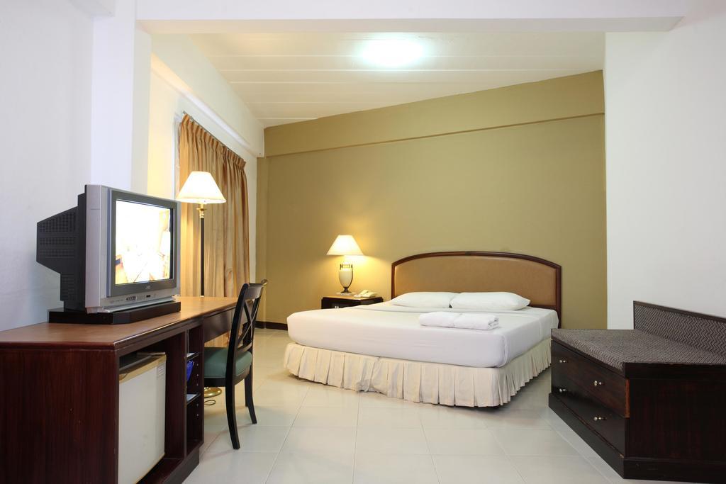 Tinidee Hotel Ранонг Екстериор снимка