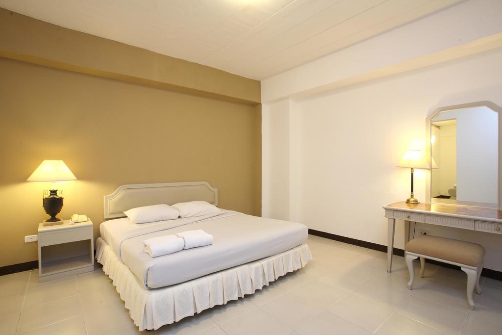 Tinidee Hotel Ранонг Екстериор снимка