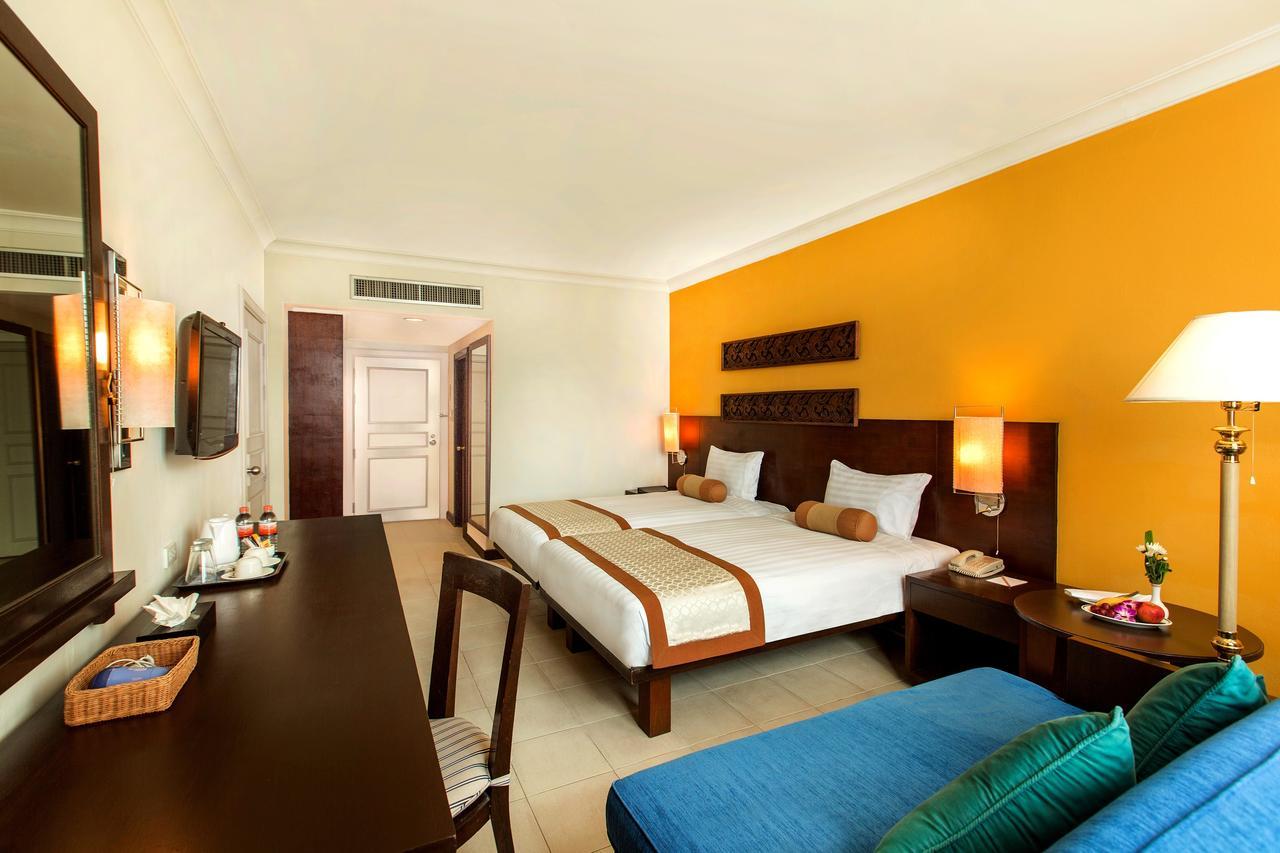 Tinidee Hotel Ранонг Екстериор снимка