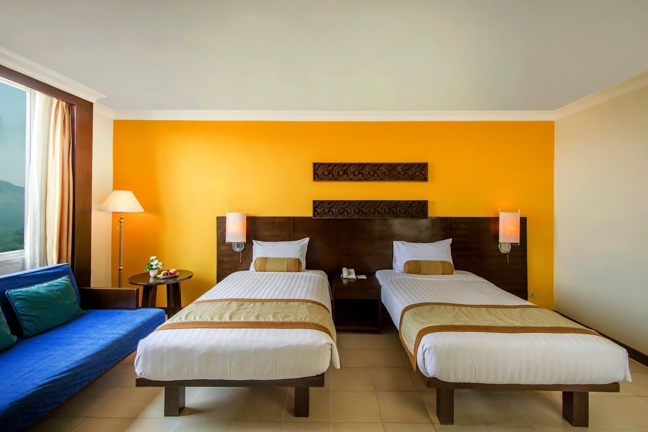 Tinidee Hotel Ранонг Екстериор снимка