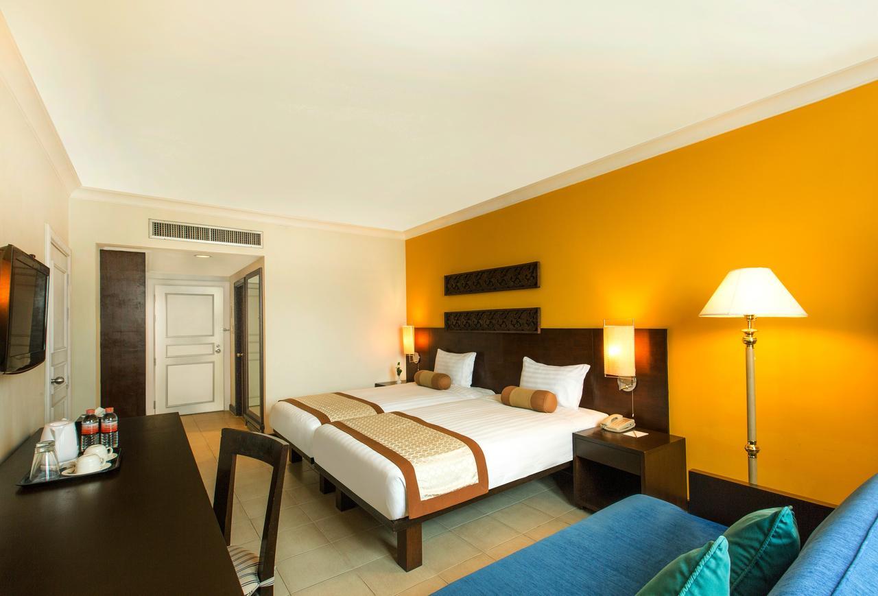Tinidee Hotel Ранонг Екстериор снимка
