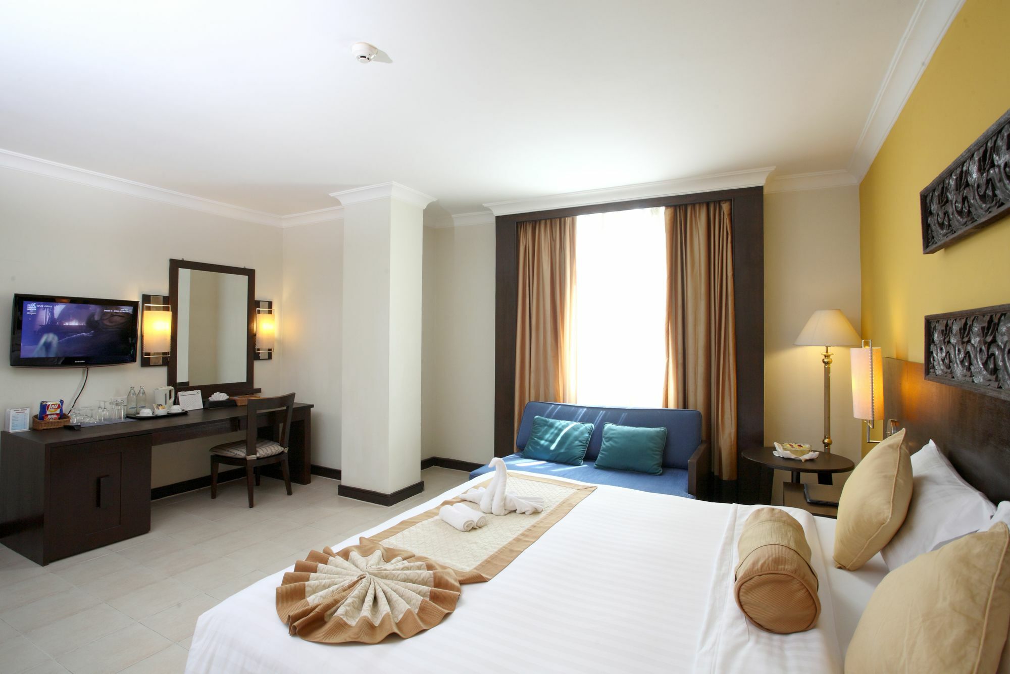 Tinidee Hotel Ранонг Екстериор снимка