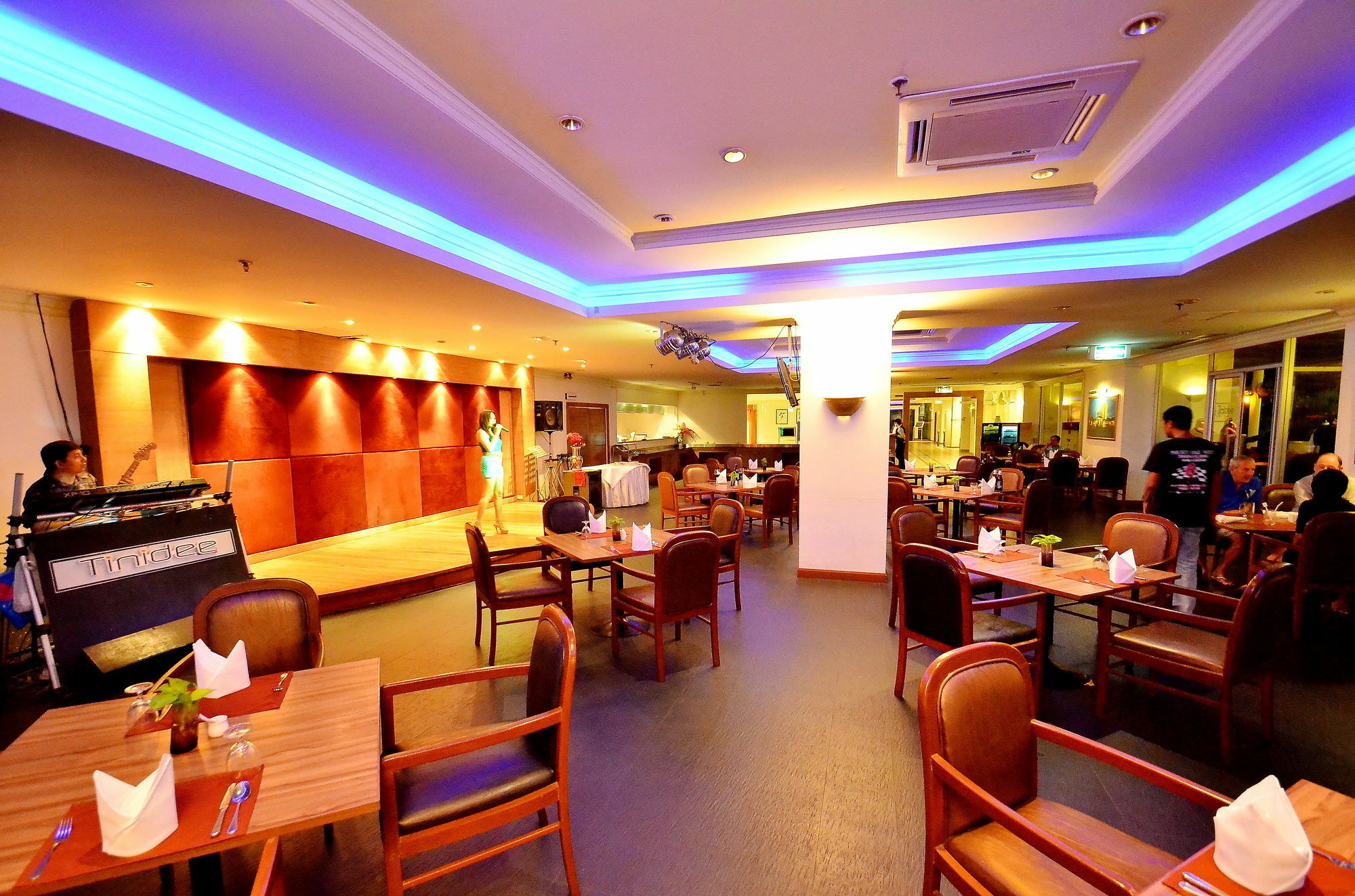 Tinidee Hotel Ранонг Екстериор снимка