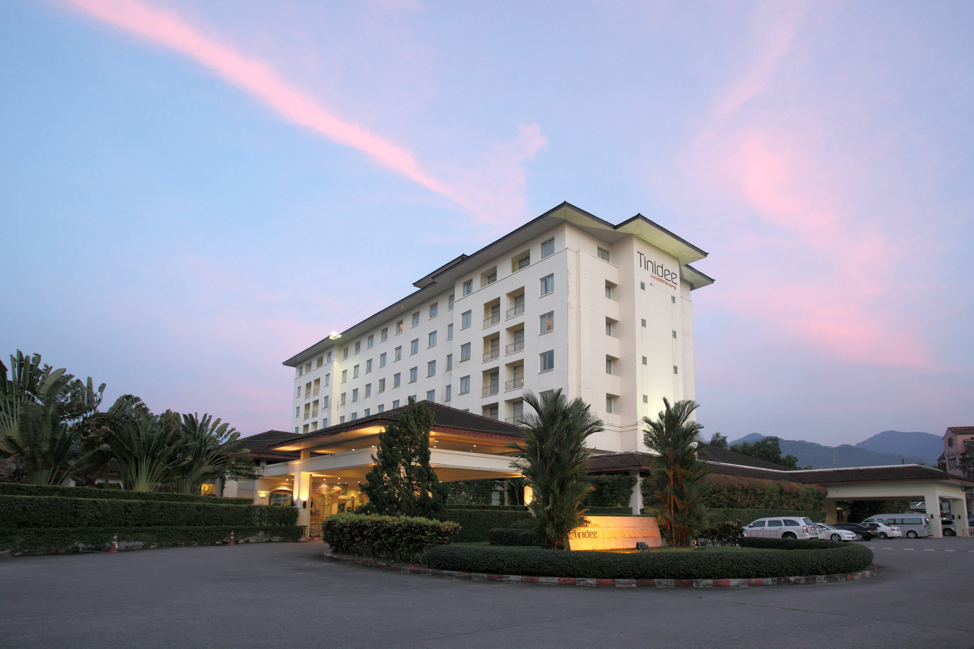 Tinidee Hotel Ранонг Екстериор снимка