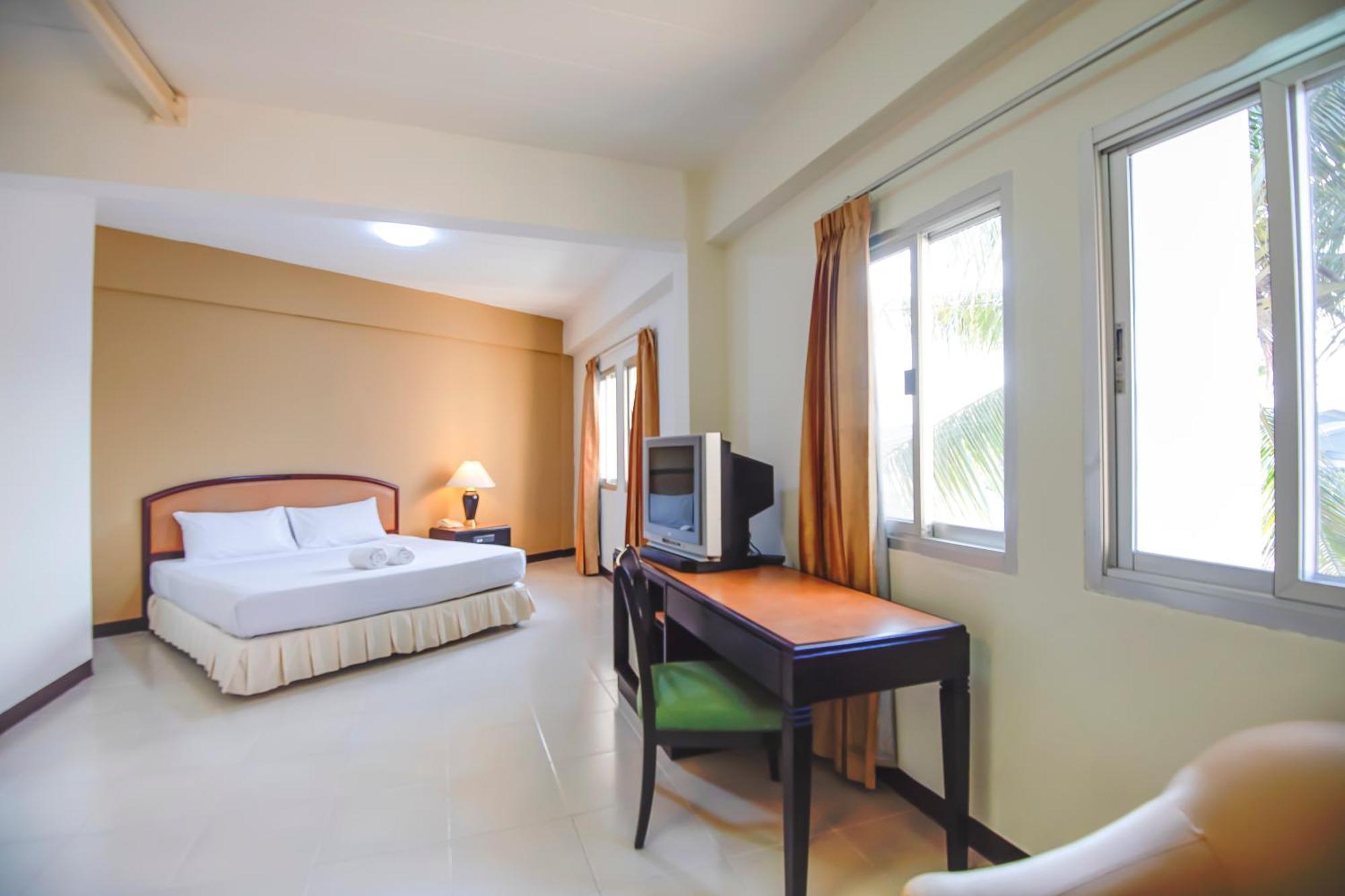 Tinidee Hotel Ранонг Екстериор снимка