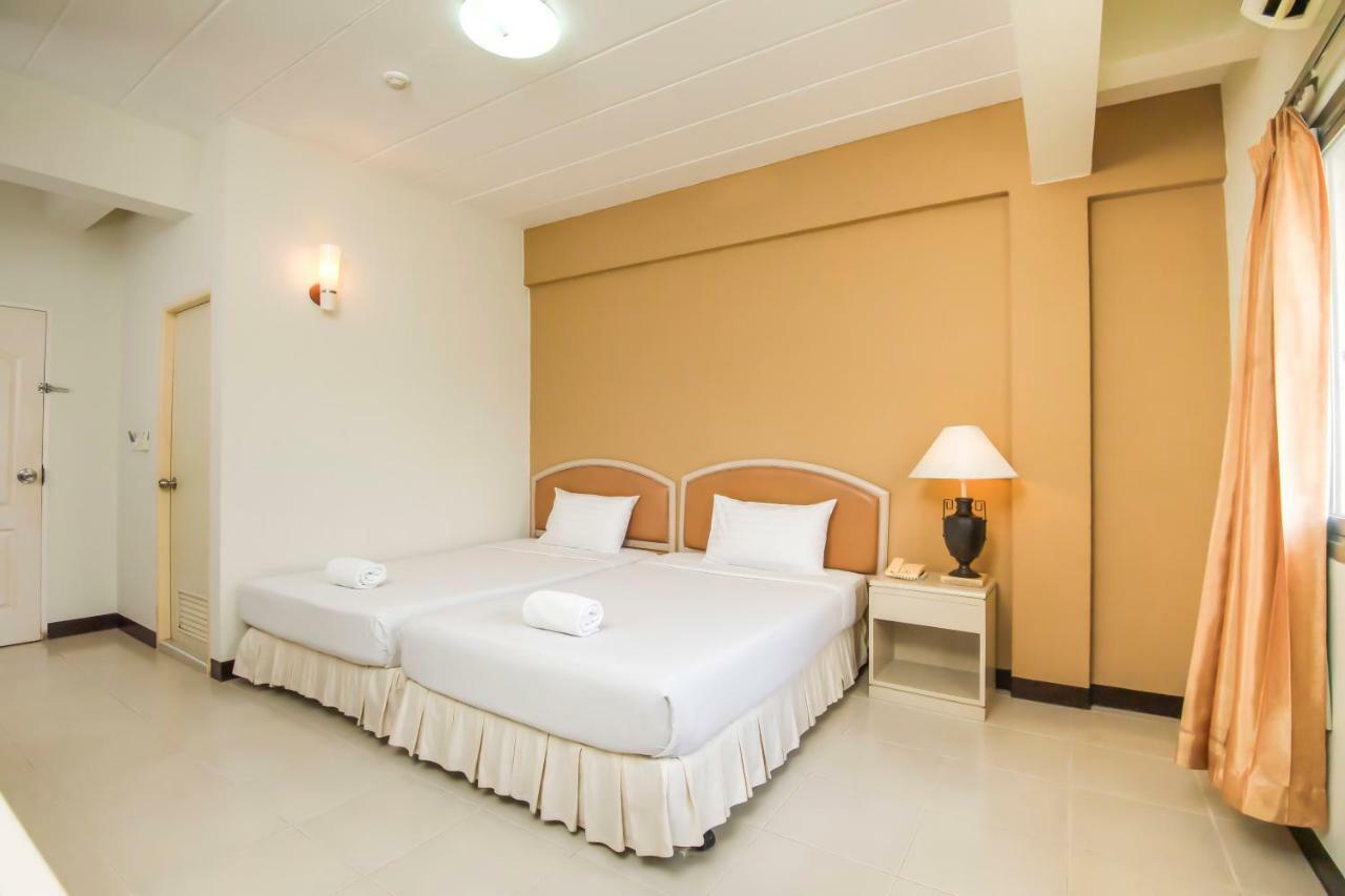 Tinidee Hotel Ранонг Екстериор снимка